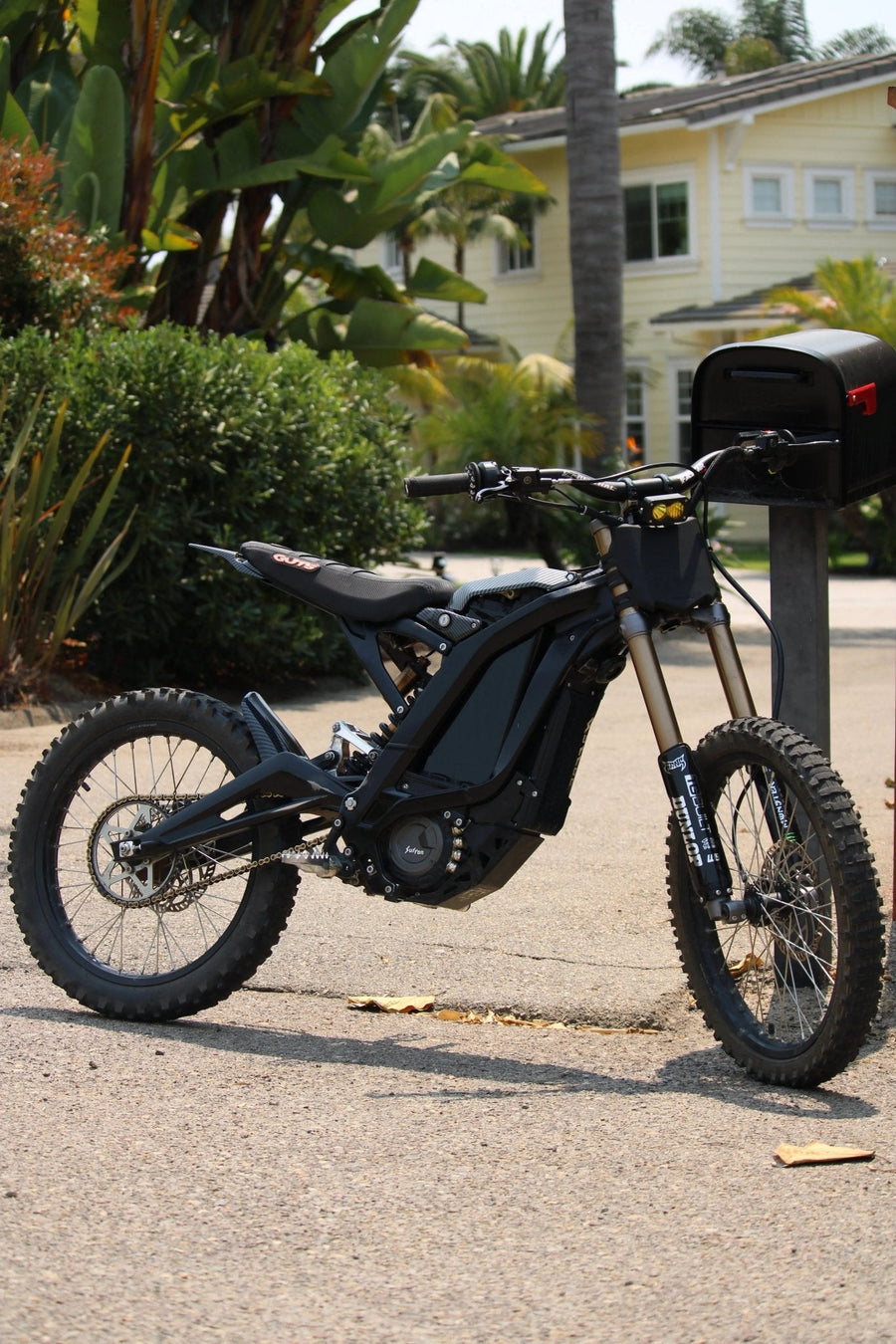 E-Bike "invisible" Vantablack Battery Wrap — view 2